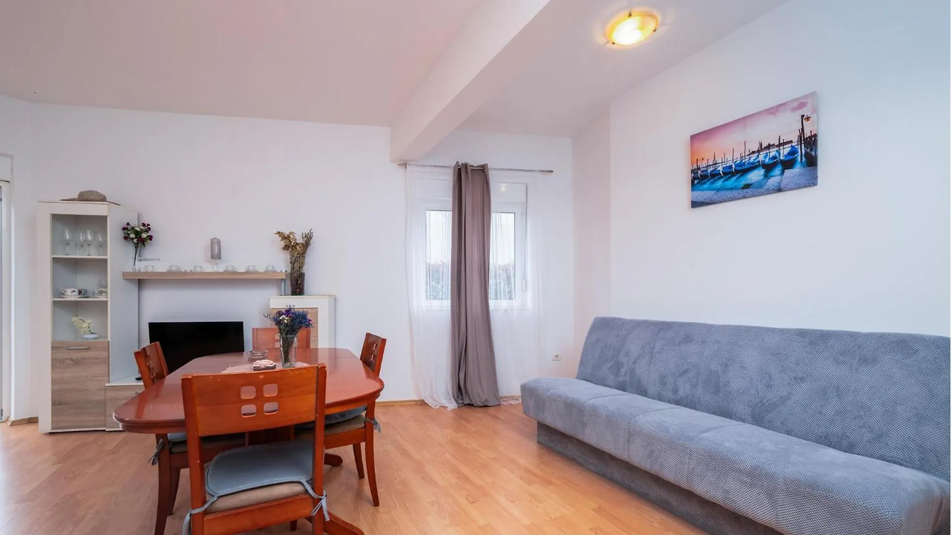 Lovely Apartment In Liznjan With Kitchen