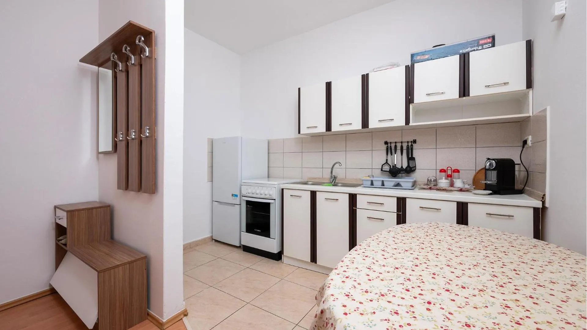 Lovely Apartment In Liznjan With Kitchen 0*,