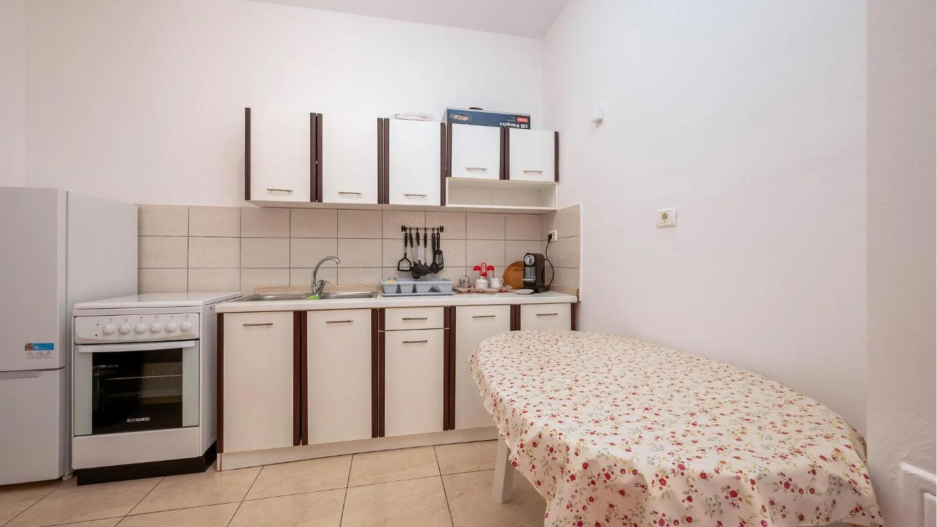 Lovely Apartment In Liznjan With Kitchen