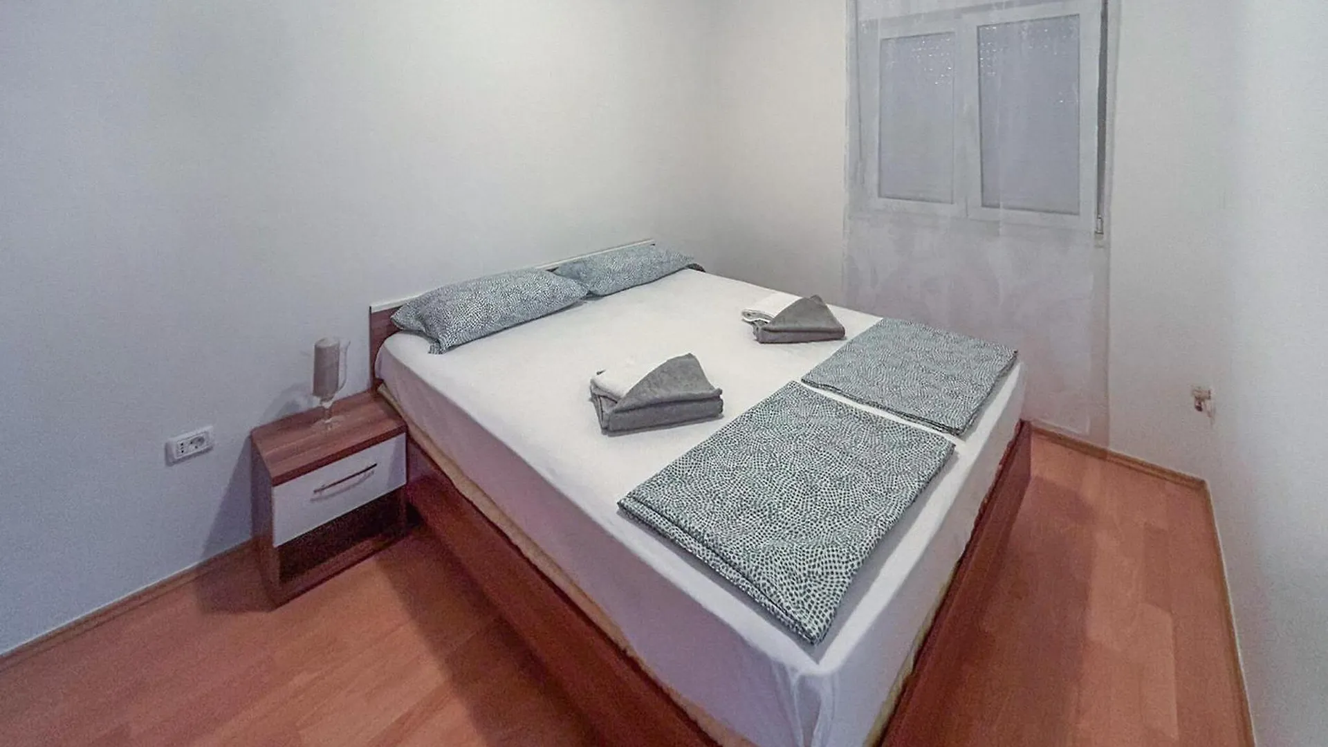 Lovely Apartment In Liznjan With Kitchen
