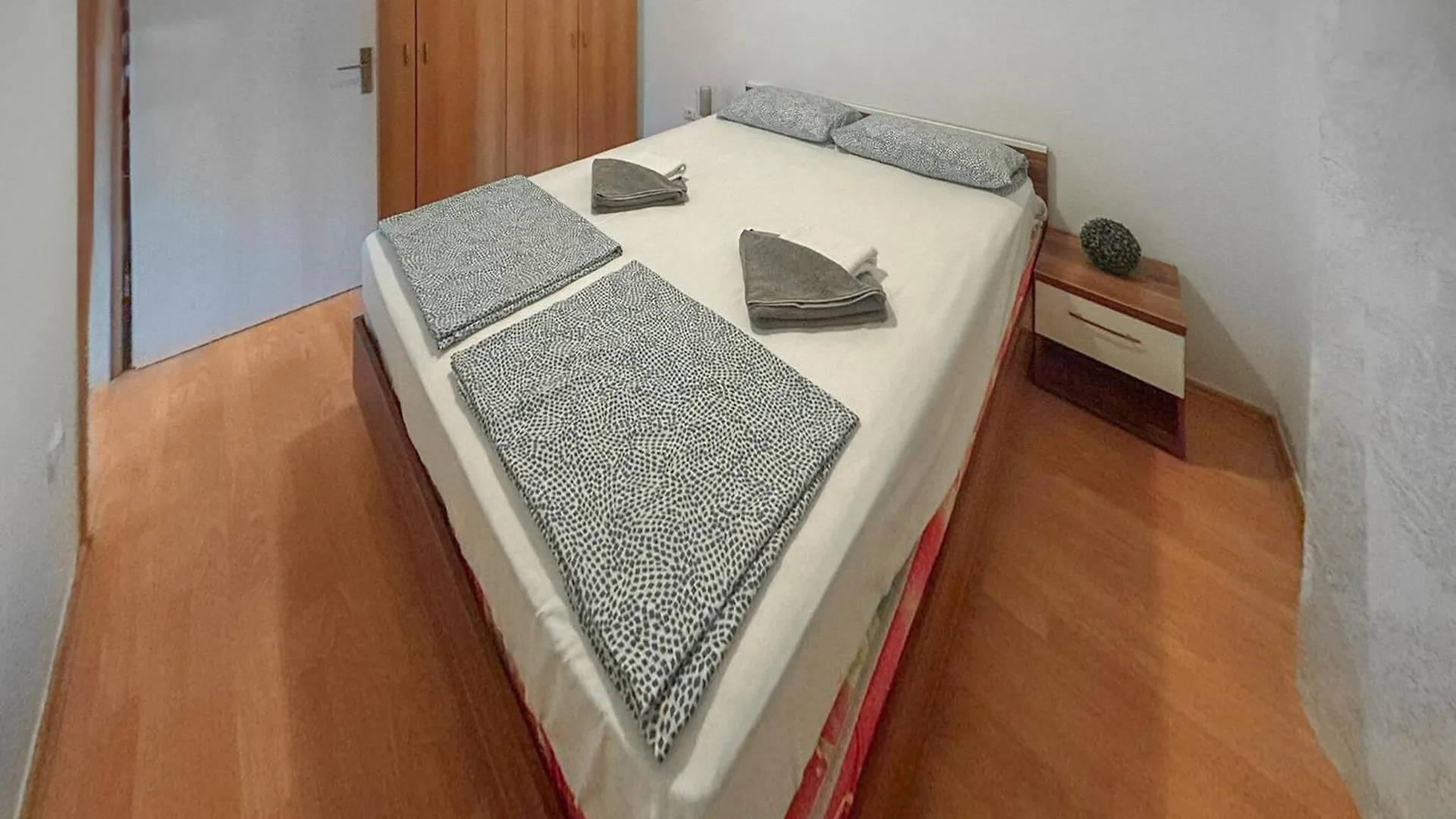 Lovely Apartment In Liznjan With Kitchen